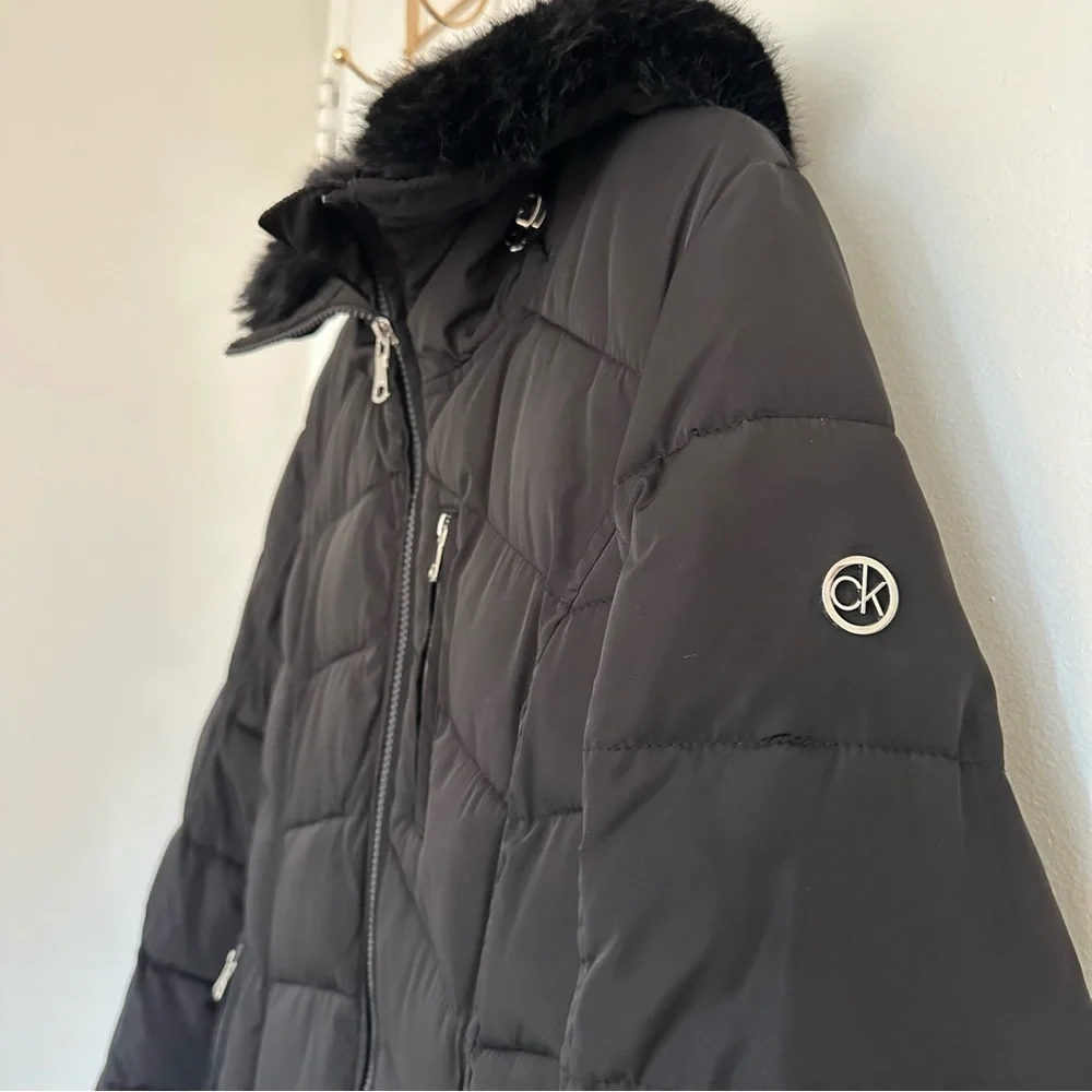 Women’s Calvin Klein Black Long Puffer Winter Coat with Faux Fur-Trimmed Hood - Picture 3 of 7
